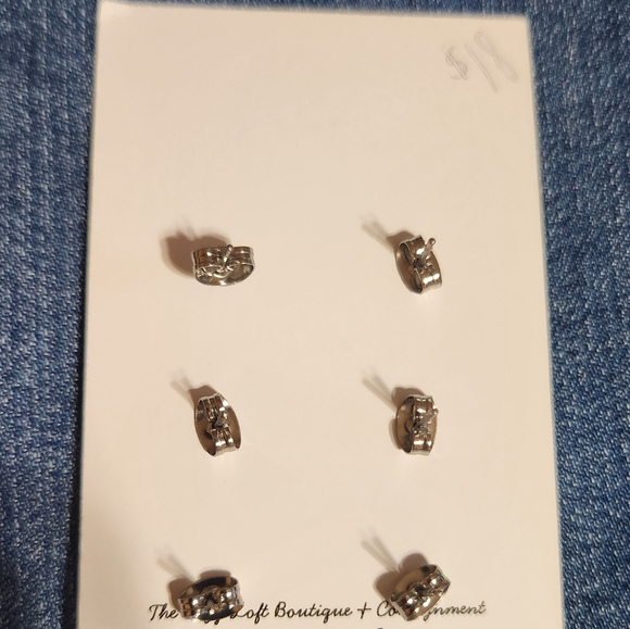 Clay Stud Earrings - Picture 4 of 5